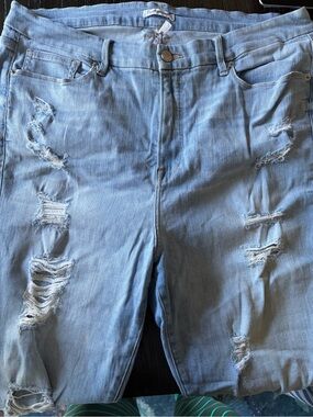 Good American Light Wash Distressed Denim Jeans